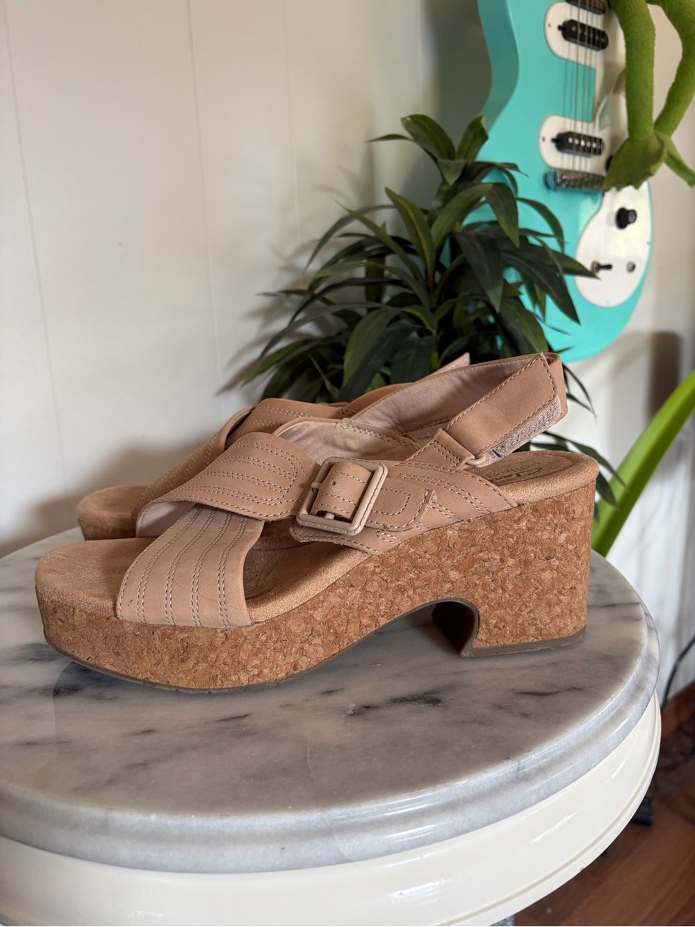Clarks Nerissa Open Toe Wedge Platform Heel Shoes Womens size 9 Beige Leather - Picture 2 of 9